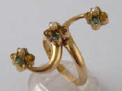 Appraisal: A carat gold Art Nouveau style ring approx mm long