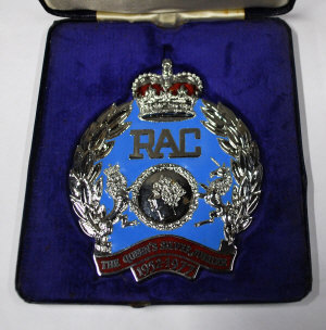 Appraisal: An RAC Queen Silver Jubilee ltd edition car badge No