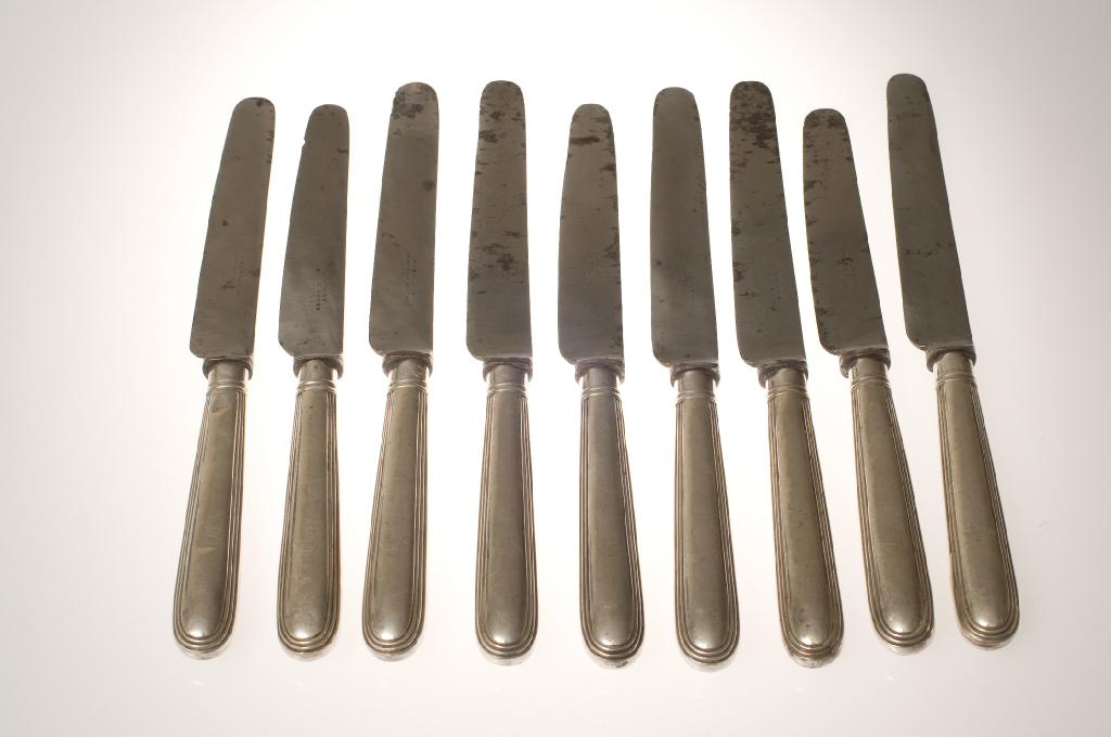 Appraisal: SET OF NINE EARLY VICTORIAN SILVER-HANDLED DINNER KNIVES WITH STEEL