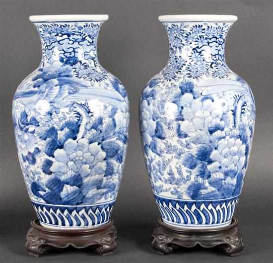 Appraisal: Pair of Japanese Arita porcelain vases fourth quarter- th century