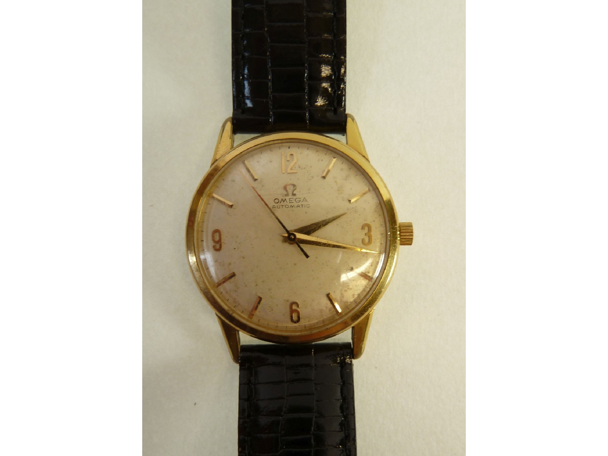 Appraisal: GENT'S OMEGA AUTOMATIC ROLLED GOLD WRISTWATCH with circular silvered dial