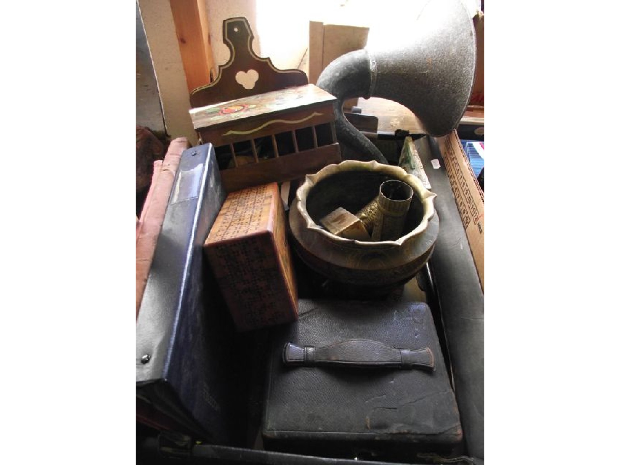 Appraisal: A box of miscellaneous items to include a vintage gramophone