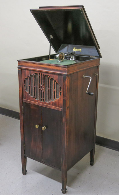 Appraisal: MAHOGANY DISC PHONOGRAPH WITH RECORDS The Brunswick-Balke-Collender Co American early