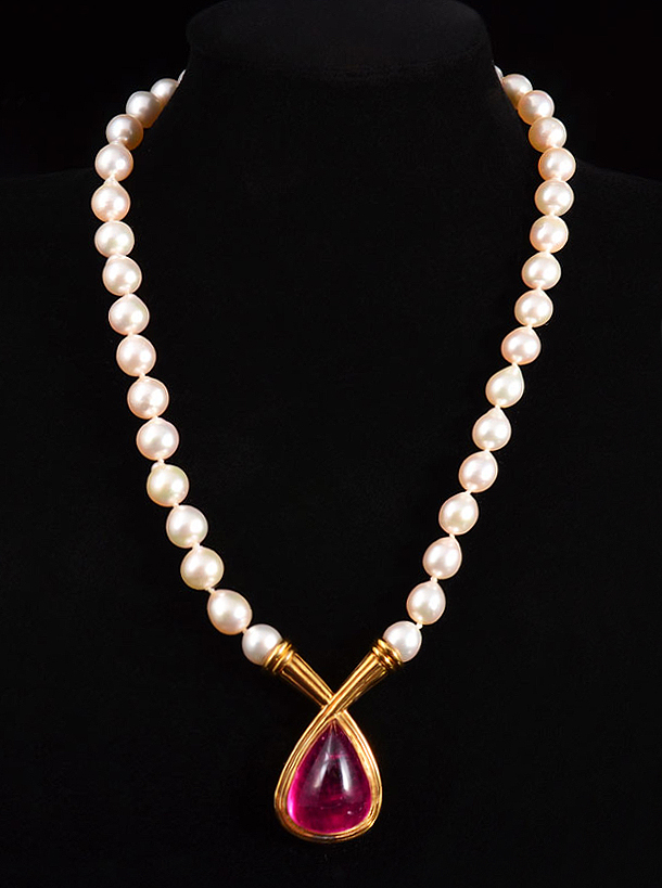 Appraisal: CULTURED PEARL AND PINK TOURMALINE NECKLACE K yellow gold mounted