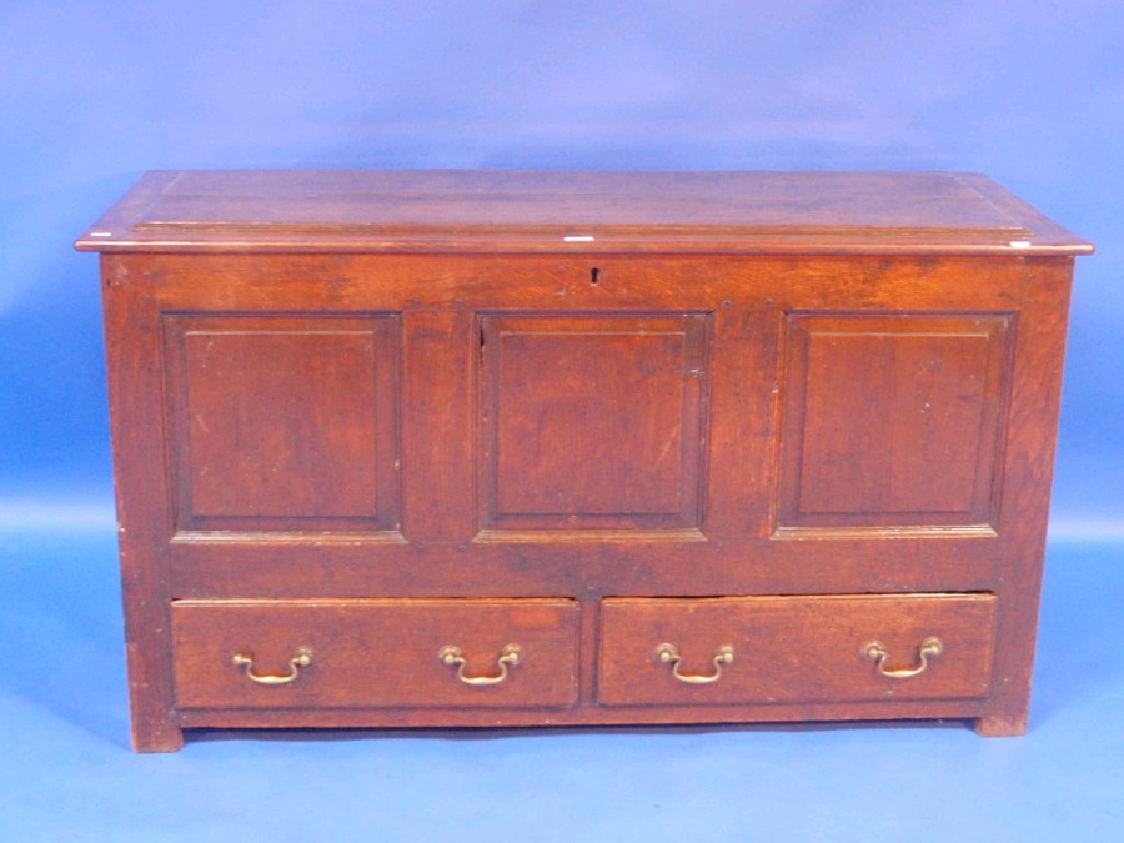 Appraisal: An thC oak mule chest with fielded panel lid triple