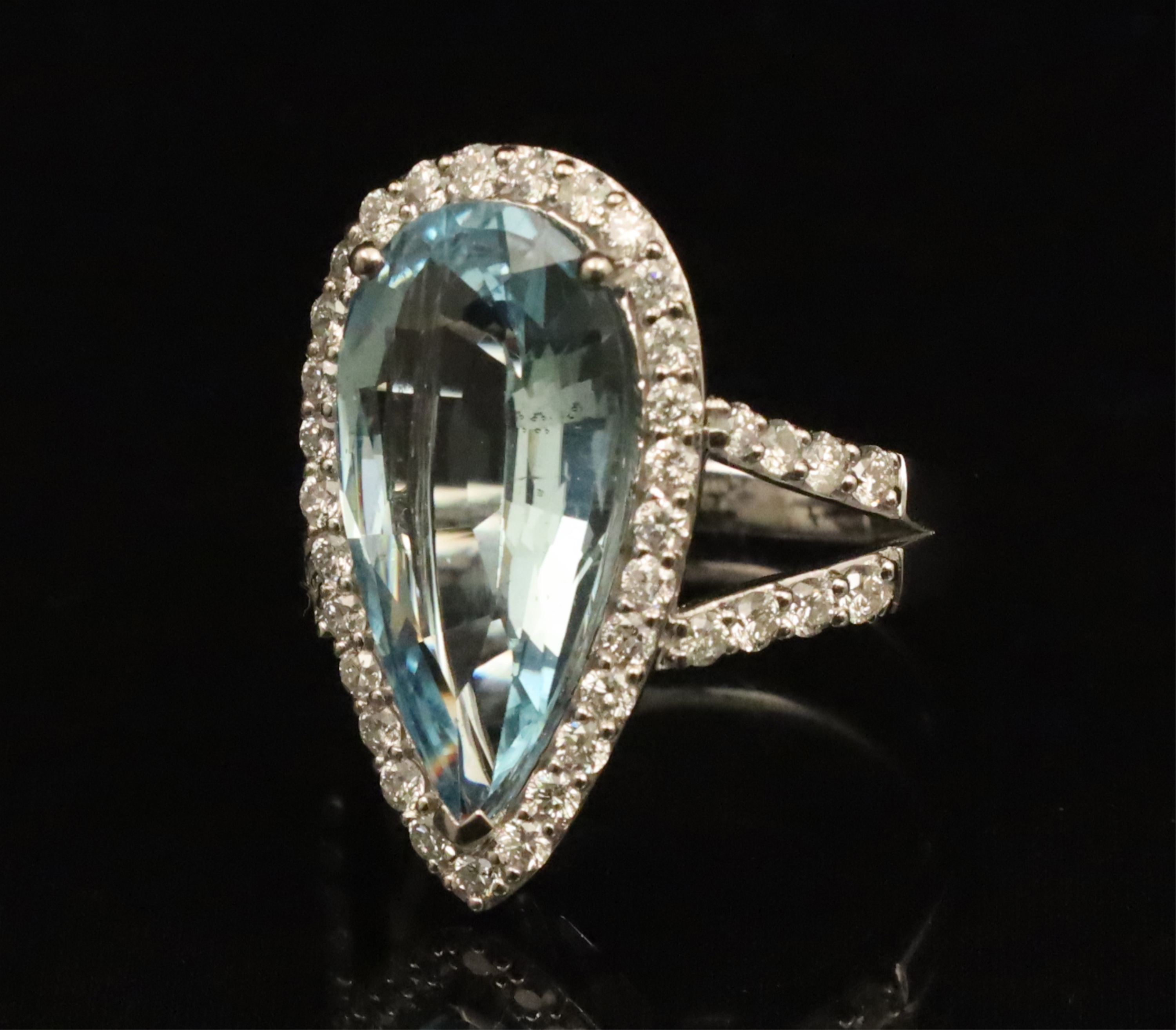 Appraisal: K WHITE GOLD AQUAMARINE DIAMOND RING K white gold lady's