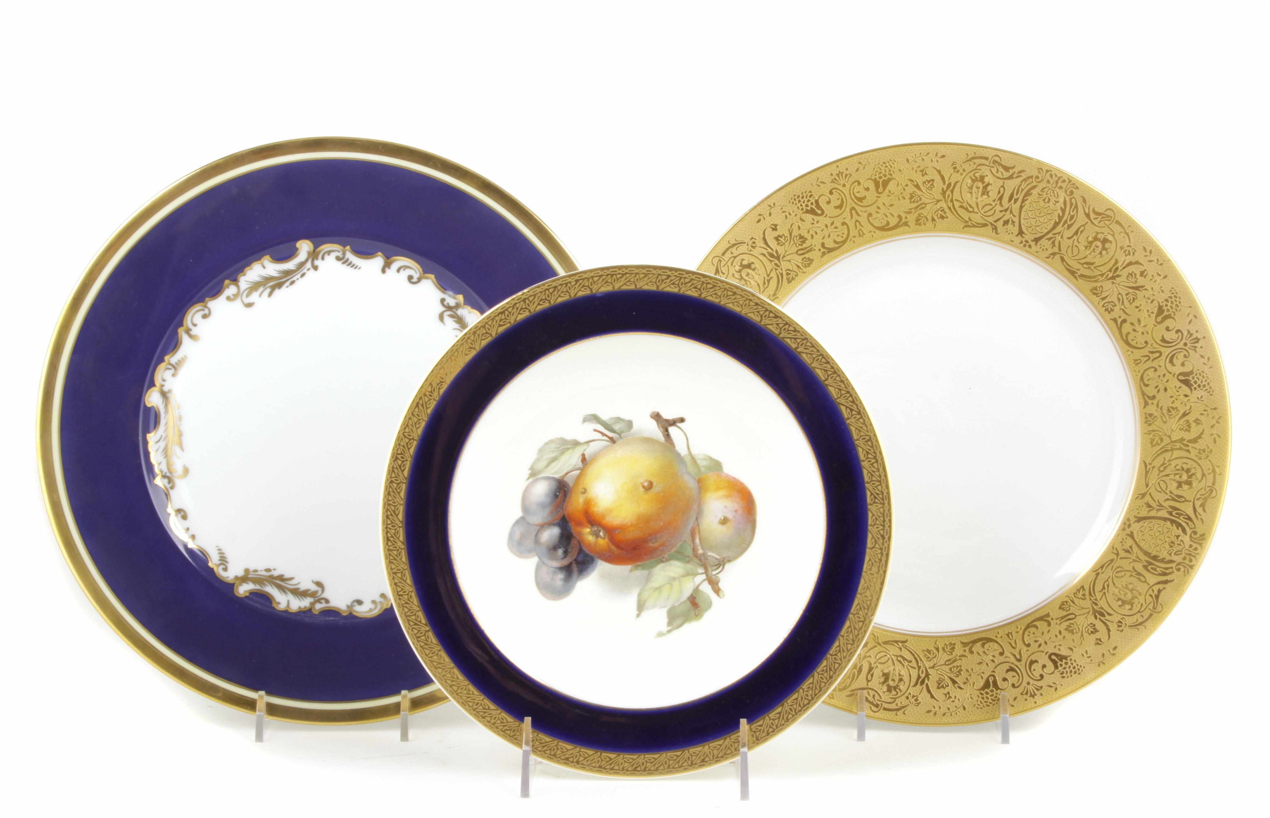 Appraisal: A group of three sets of porcelain plates Comprising twelve