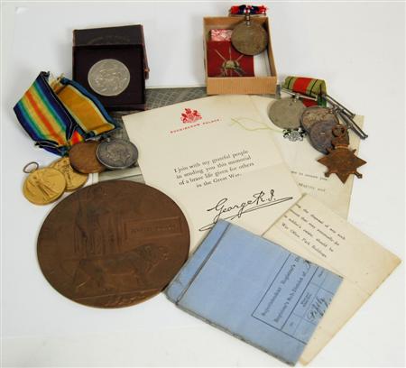 Appraisal: A group of WW medals to include a pair and