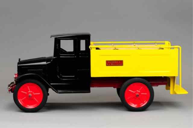 Appraisal: BUDDY 'L' ICE DELIVERY TRUCK C doored series original truck