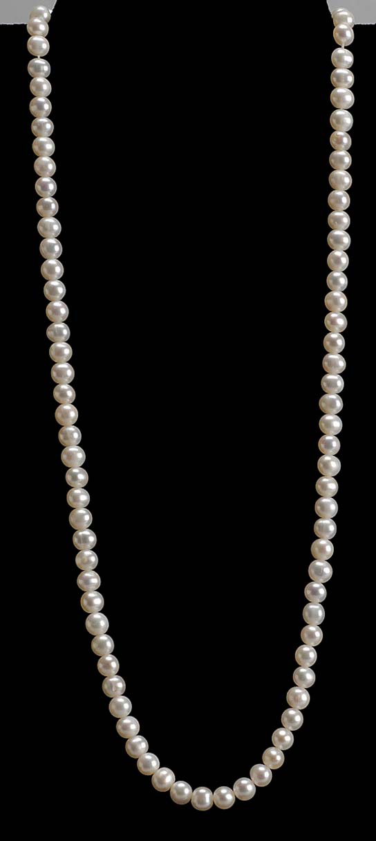 Appraisal: PEARL NECKLACE with kt yellow gold mount Length ConditionGood