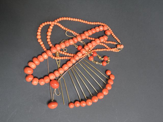 Appraisal: A SUITE OF CORAL BEAD JEWELLERY including a graduated bead