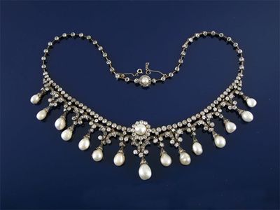 Appraisal: A Victorian diamond and pearl fringe necklace the pearls graduate