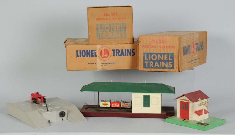 Appraisal: Lot of Lionel Accessories in OB Description Post-war Includes boxes