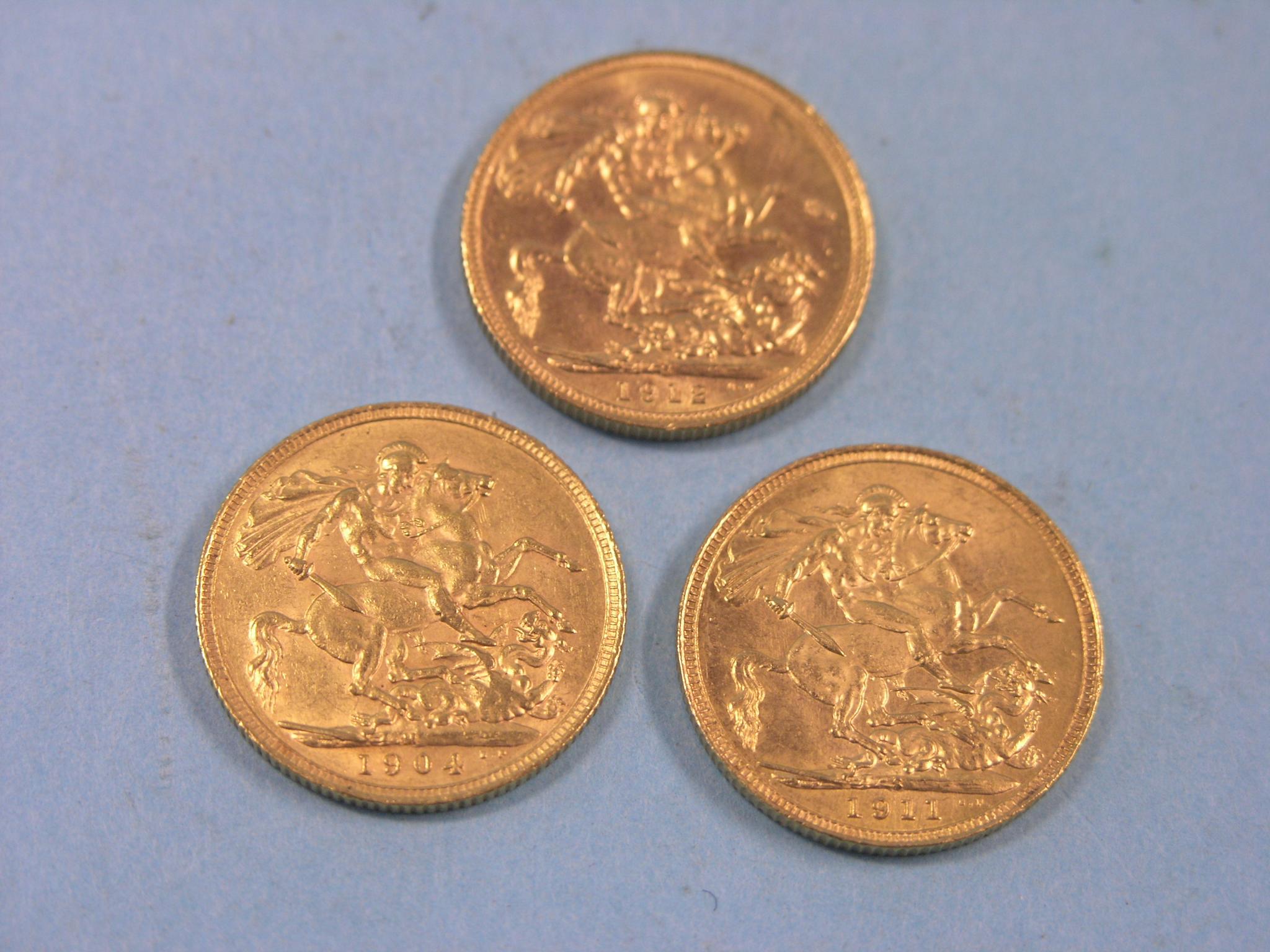 Appraisal: Three gold Sovereigns includes Sydney and Melbourne mints