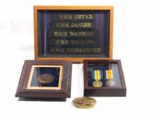 Appraisal: A mixed lot comprising two cased first world war medals