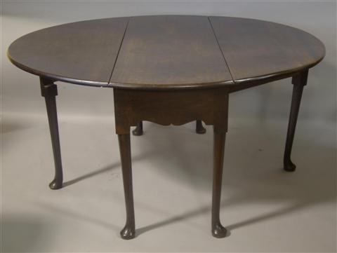 Appraisal: ENGLISH QUEEN ANNE MAHOGANY DROP LEAF TABLE The rounded rectangular