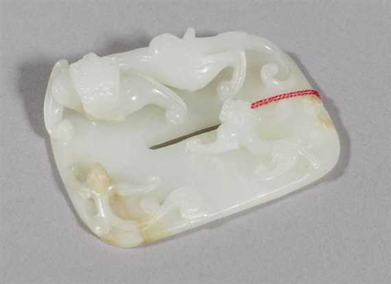 Appraisal: A JADE BUCKLE WITH THREE QILONG China th ct Length