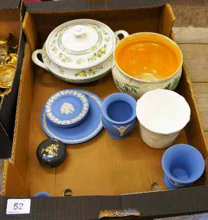 Appraisal: A collection of pottery to include wedgwood jasperware Shelley Lustre