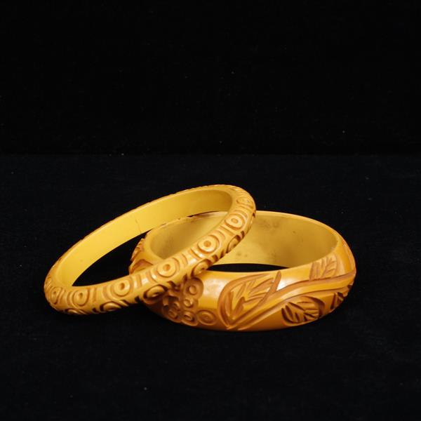 Appraisal: Two carved bakelite bangle bracelets