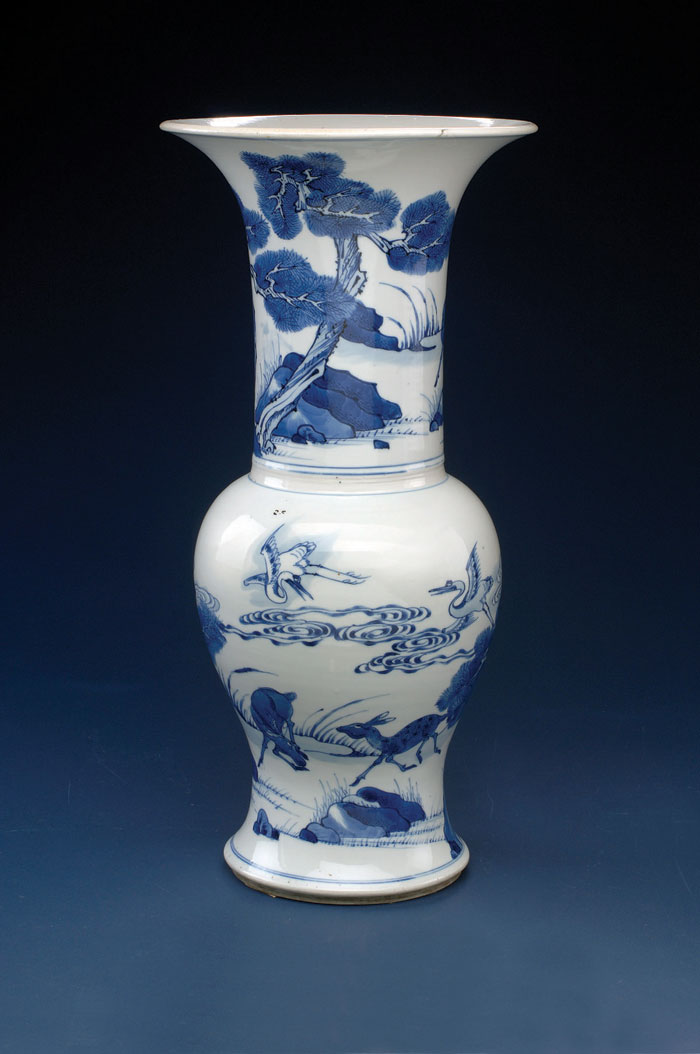 Appraisal: CHINESE PORCELAIN UNDERGLAZE BLUE AND WHITE VASE WITH FLARING RIM