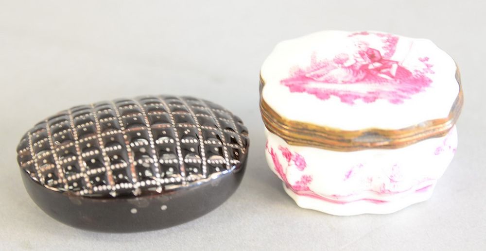 Appraisal: Two Bonbonniere boxes including silver mounted tortoiseshell oval snuff box