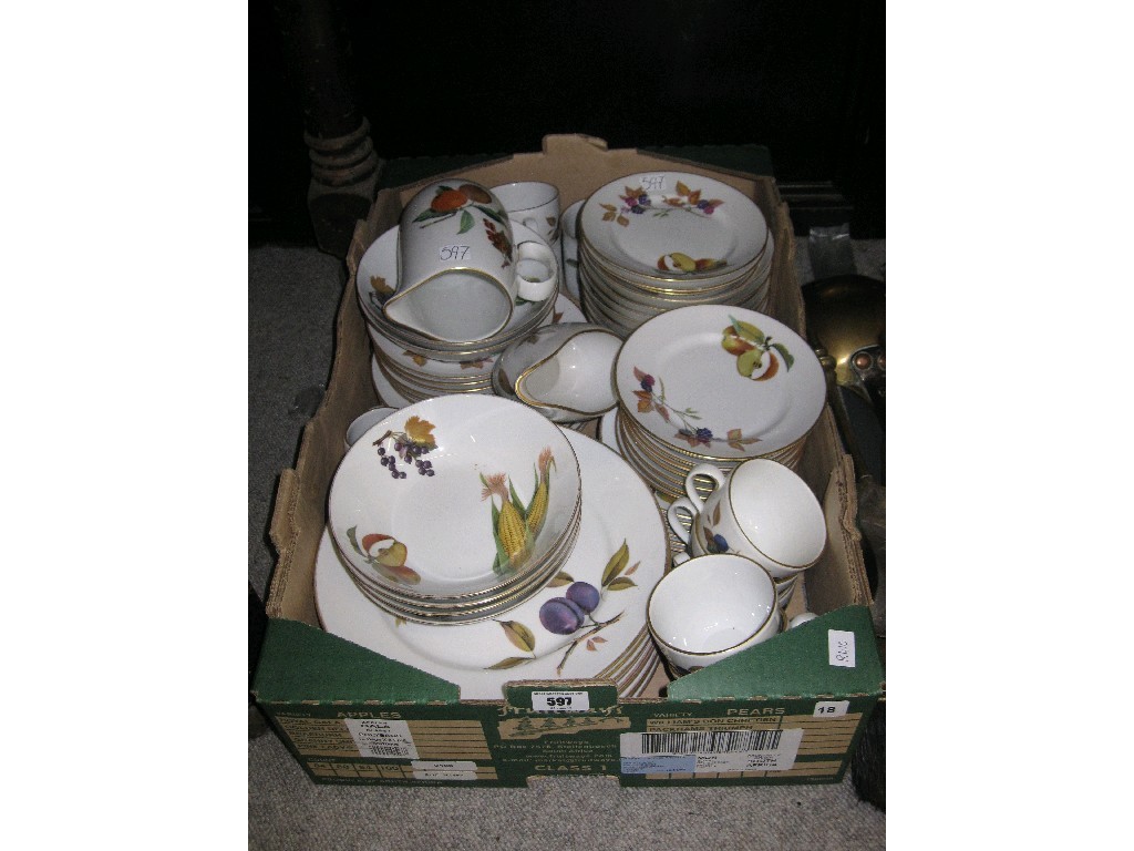 Appraisal: Box of Worcester 'Evesham' pattern dinnerwares