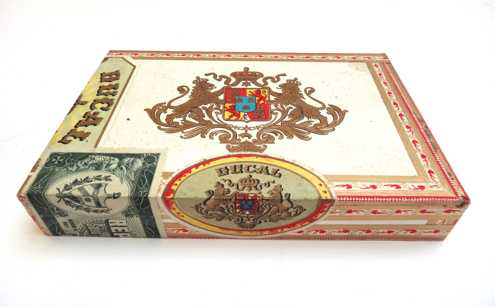 Appraisal: A case of Ducal 'Delicias' vintage Cuban cigars sealed