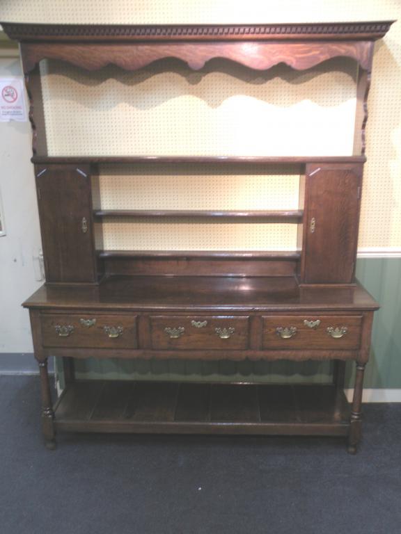 Appraisal: An oak dresser in mid thC style the top with