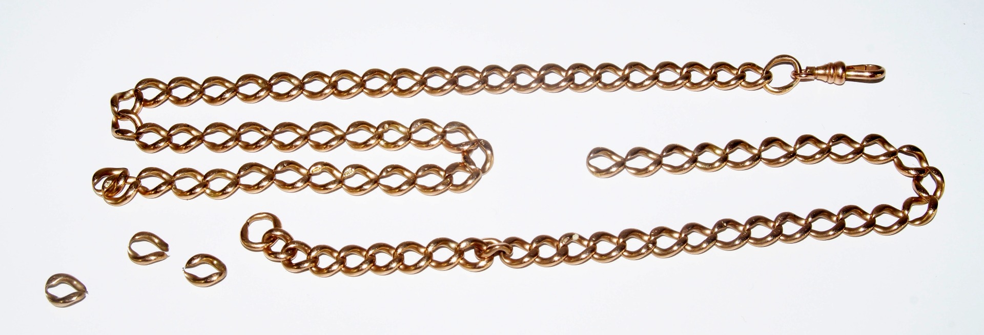 Appraisal: A yellow metal curb link neck chain on a snap