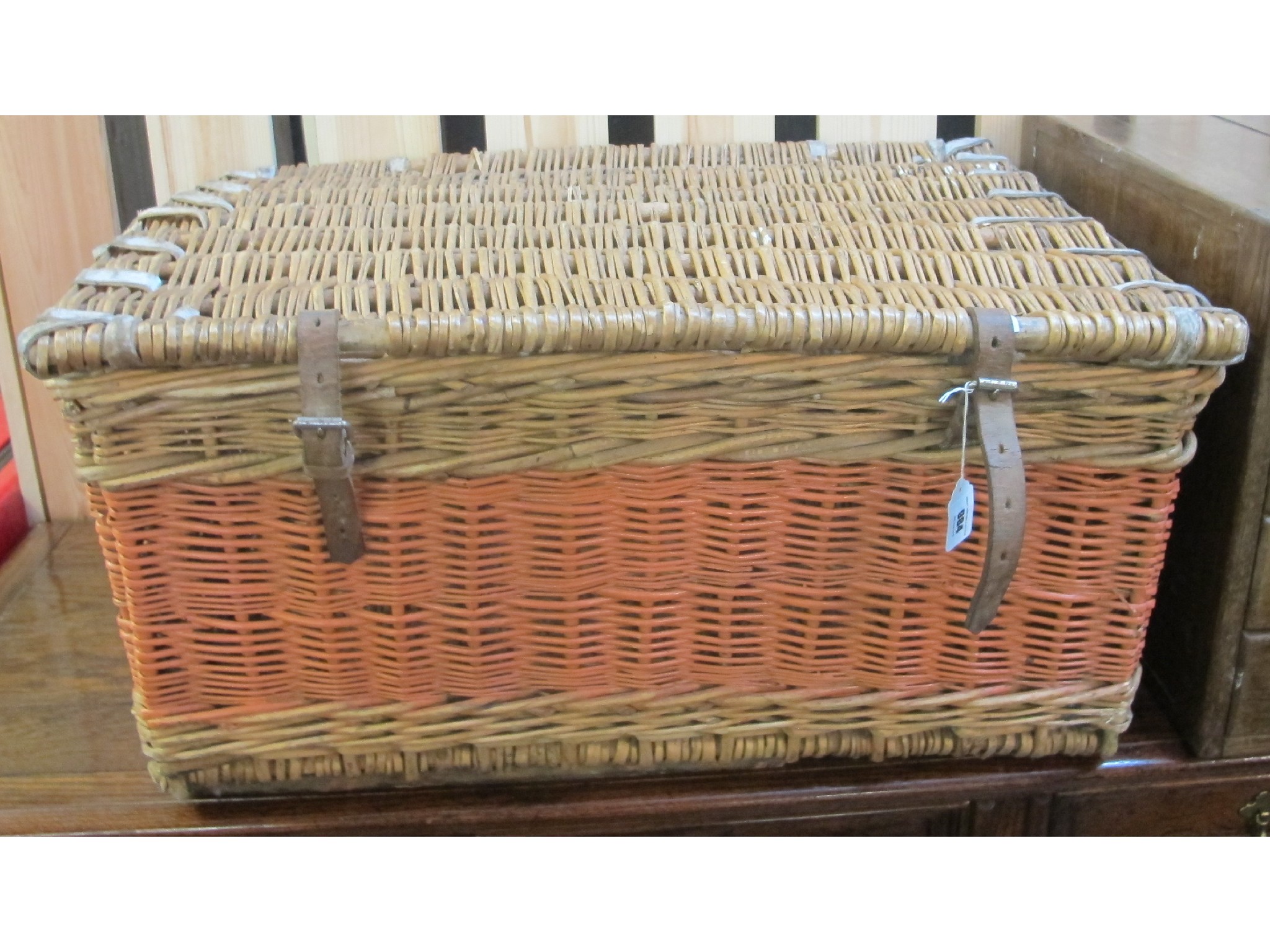 Appraisal: Wicker laundry basket