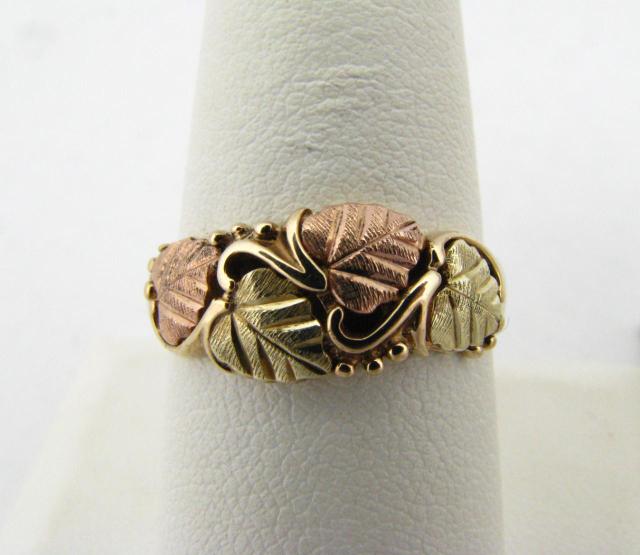 Appraisal: K Black Hills Gold leaf motif ring dwtTG