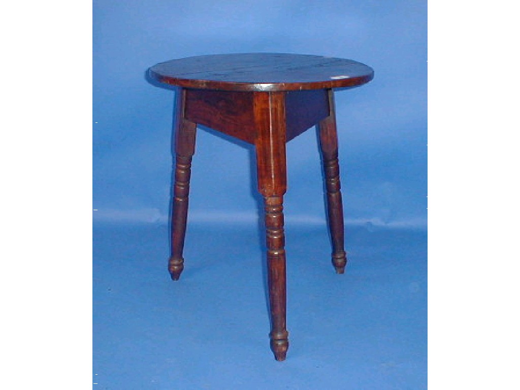 Appraisal: An elm cricket table with turned legs