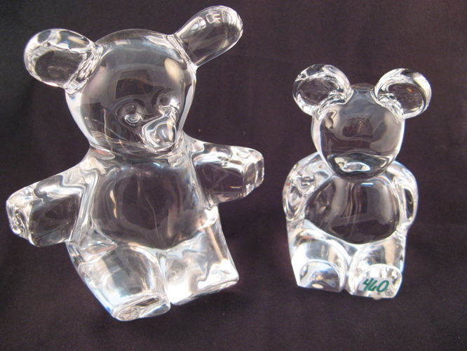 Appraisal: TWO SIGNED ART CRYSTAL SEATED TEDDY BEAR FIGURES The largest