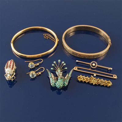 Appraisal: A gold hinged bangle A gold bar brooch set with