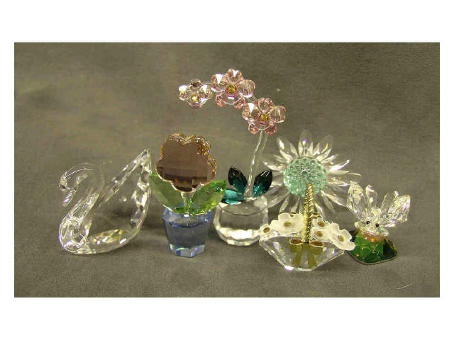 Appraisal: Swarovski Crystal Miniatures grouping eight items including two mirror plateaus