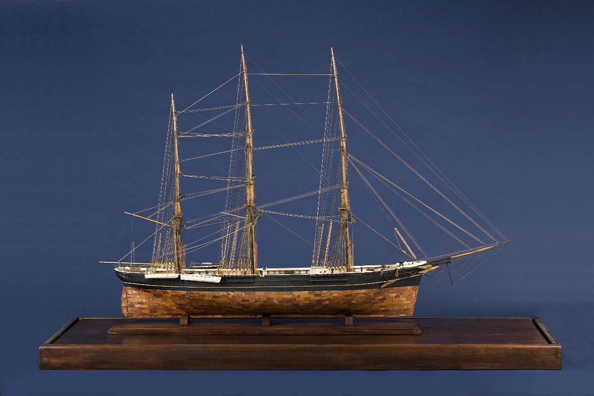 Appraisal: CASED MODEL OF THE CLIPPER SHIP CHALLENGE OF NEW YORK