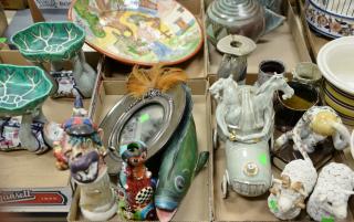 Appraisal: Five tray lots of ceramic and porcelain items to include