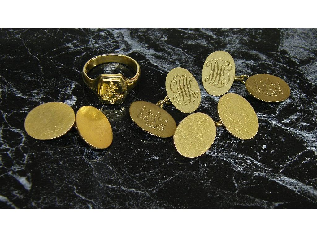 Appraisal: ct seal ring size also two pairs of ct cufflinks