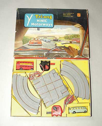 Appraisal: Triang Minic Motorway M The Traveller Set comprising red Double