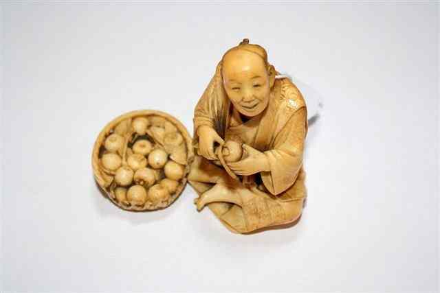 Appraisal: A TH CENTURY CARVED CHINESE FIGURE of a seated gentleman