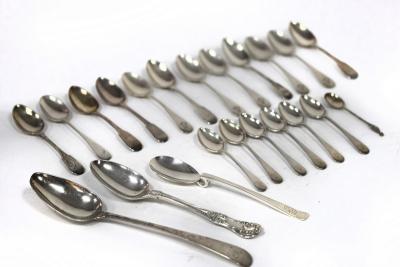 Appraisal: A set of six George IV silver fiddle pattern teaspoons