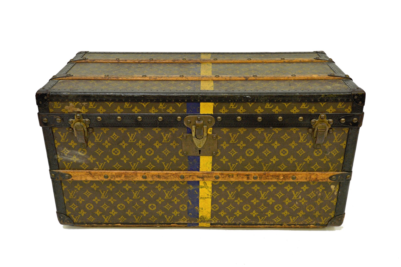 Appraisal: A Louis Vuitton monogram trunk no metal bound and with