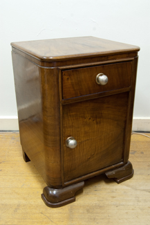 Appraisal: SMALL MAHOGANY BEDSIDE CABINET