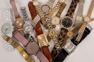 Appraisal: A large quantity of fashion and other watches including Police