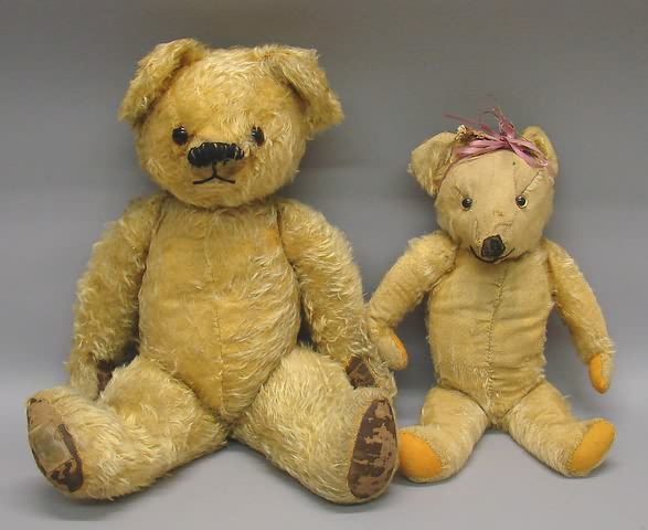 Appraisal: Pair of vintage gold mohair bears Has replaced clear plastic