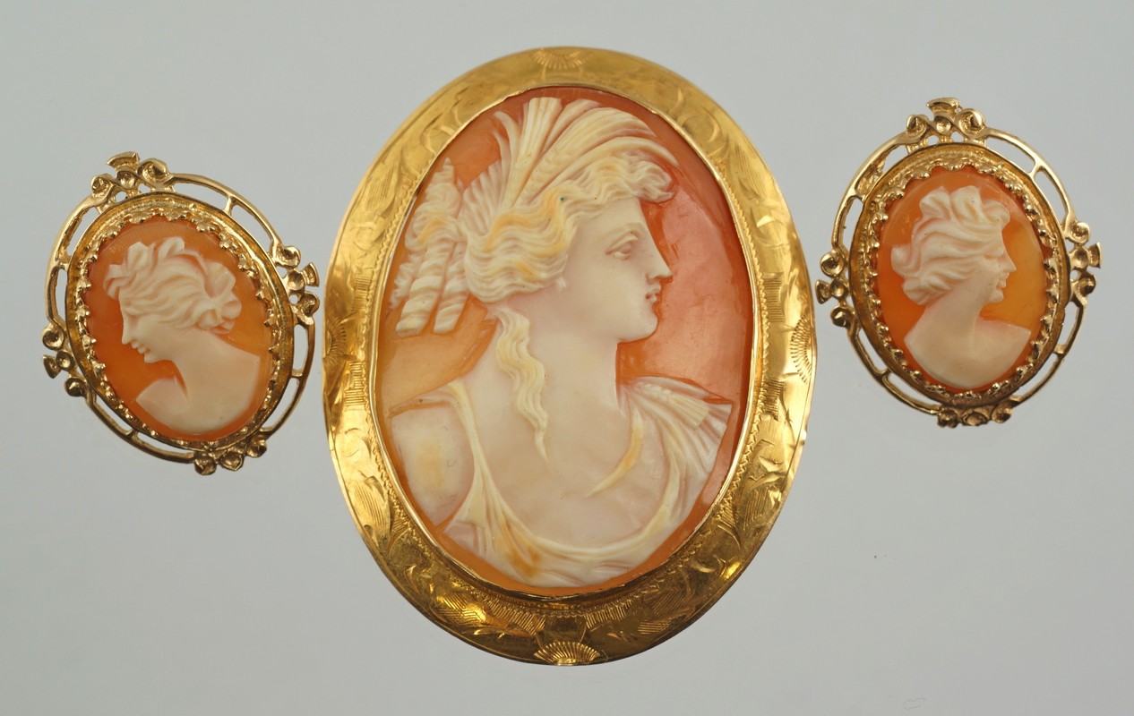 Appraisal: K YG oval shell carved cameo pin with similar earrings