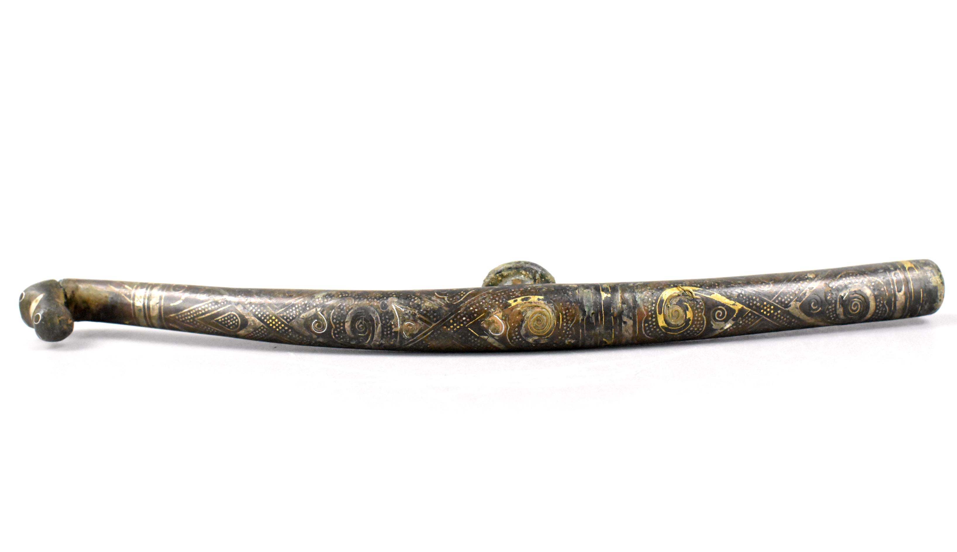 Appraisal: A Chinese silver inlaid ancient belt hook dating from the