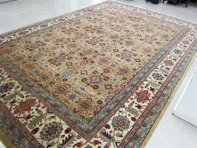 Appraisal: HAND KNOTTED ORIENTAL CARPET Indo-Mahal overall floral design ' x