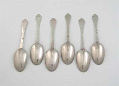 Appraisal: A set of six William III dognose tablespoons with bead