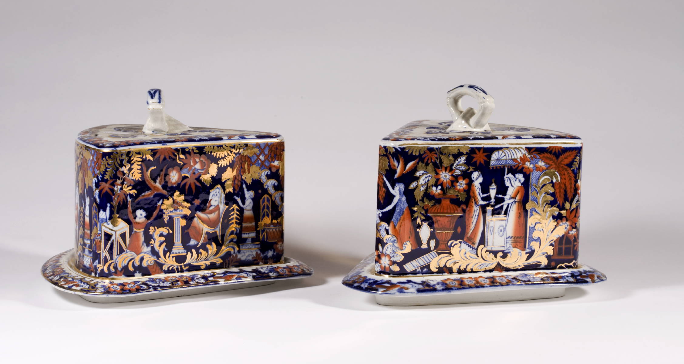 Appraisal: PAIR OF VICTORIAN CHEESE DISHES IN IMARI PALETTE WITH CLASSICAL